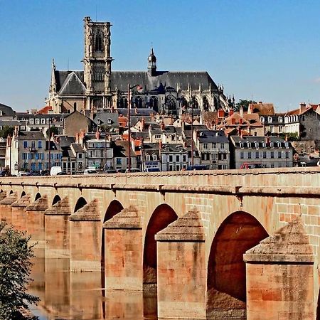 Nevers, Appartement De Standing Proche De La Gare Екстериор снимка