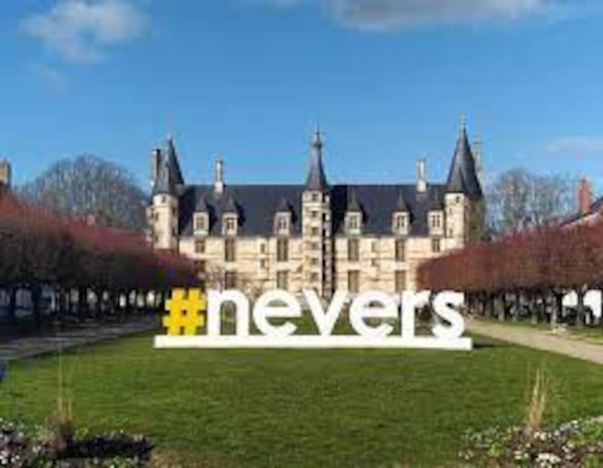 Nevers, Appartement De Standing Proche De La Gare Екстериор снимка